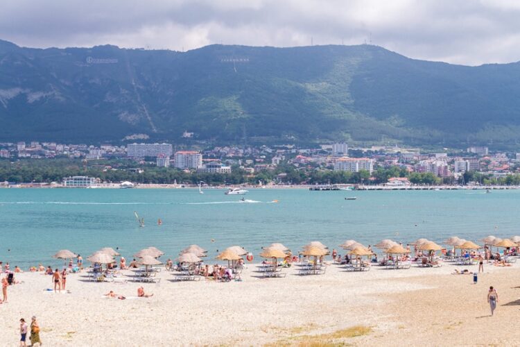 новость 28-03-2025 Из-за экологической ситуации в Анапе, туристам советую присмотреться к Геленджику