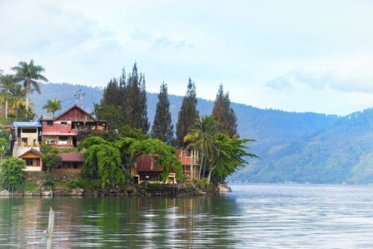 новость 14-04-2025 На острове Суматра ограбили российского туриста