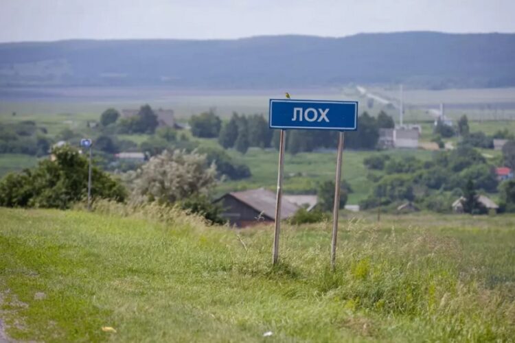 новость 29-04-2025 Указатель села Лох стал местной достопримечательностью