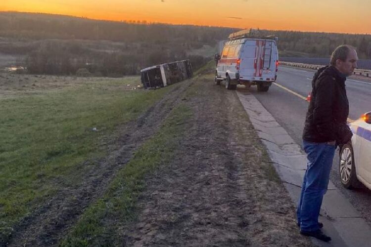 новость 30-04-2025 Во Владимирской области перевернулся туристический автобус
