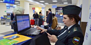 новость 30-04-2025 В Совфеде предложили снимать запрет на международные поездки сразу