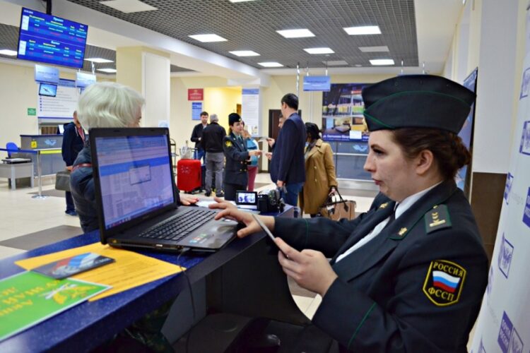 новость 30-04-2025 В Совфеде предложили снимать запрет на международные поездки сразу