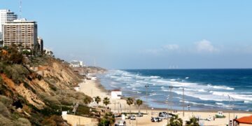 новость 24-04-2025 В Израиле продолжаются поиски мужчины, пострадавшего от нападения акулы