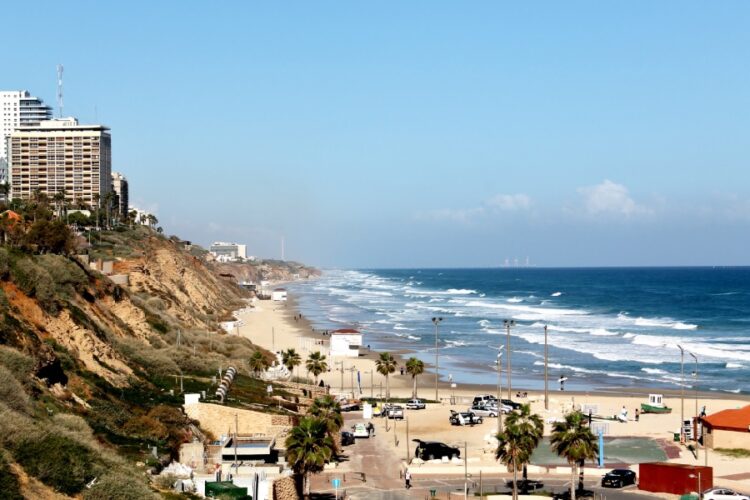 новость 24-04-2025 В Израиле продолжаются поиски мужчины, пострадавшего от нападения акулы