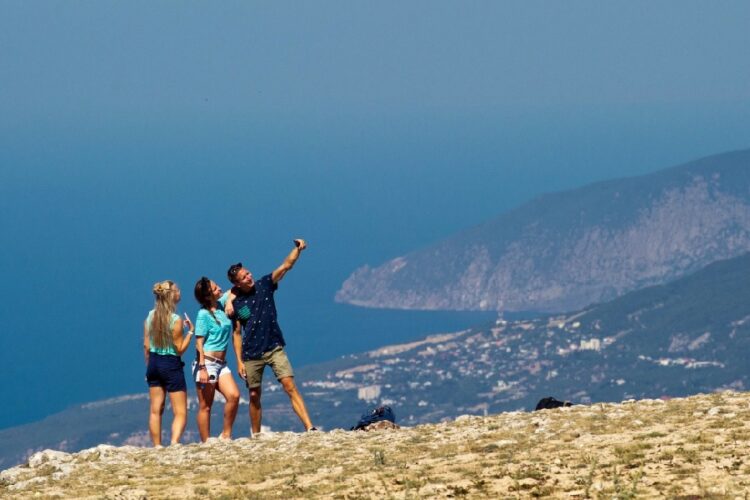 новость 23-04-2025 Спрос на курорты Республики Крым стабильно растет