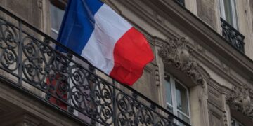 новость 25-04-2025 Франция перестала принимать заявления на визы по пятилетним паспортам