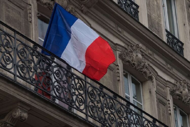 новость 25-04-2025 Франция перестала принимать заявления на визы по пятилетним паспортам