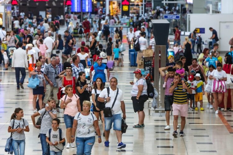 новость 30-04-2025 "Победа" предлагает перелет из Москвы в Анталью за 34 000 рублей