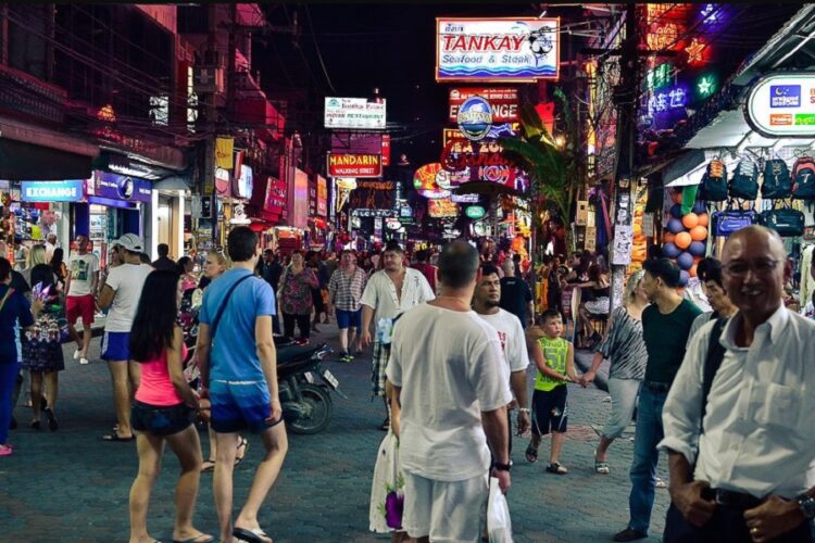 новость 28-04-2025 В Паттайе вооружённый мужчина ограбил туристок