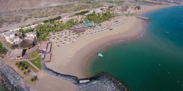 новость 16-04-2025 В прибрежных водах и на пляжах Фуджейры появились пятна мазута