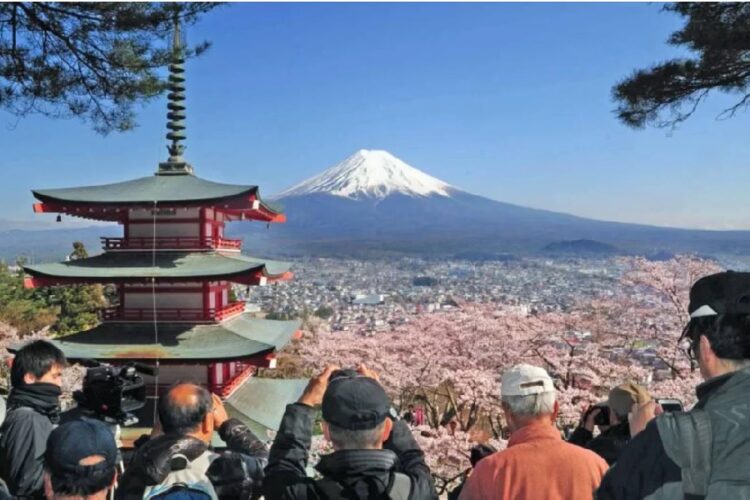 новость 22-04-2025 Число российских туристов в Японии увеличивается быстрыми темпами