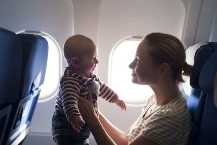 новость 14-05-2025 Пассажирка оставила новорожденного в салоне воздушного судна ради багажа