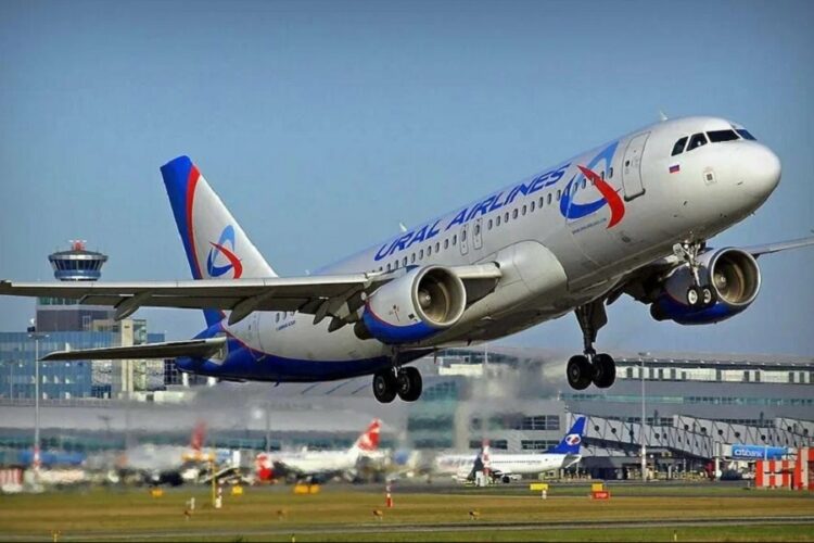 новость 12-05-2025 Пассажиры рейса «Уральских авиалиний» не могли улететь из Сочи 19 часов