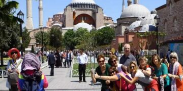 новость 13-05-2025 На туристическом форуме в Турции гид рассказал, как обманывают россиян