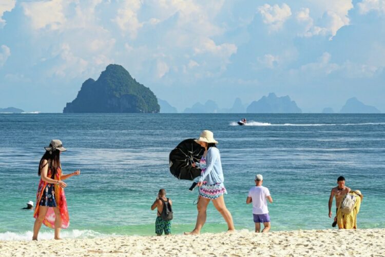 новость 14-05-2025 Российские туристы сокращают отдых в Таиланде из-за резкого роста цен