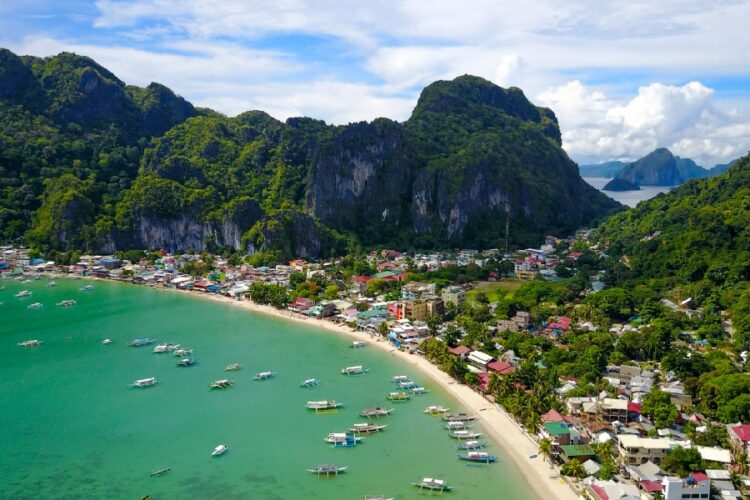 новость 21-05-2025 российский турист три месяца борется за возвращение домой