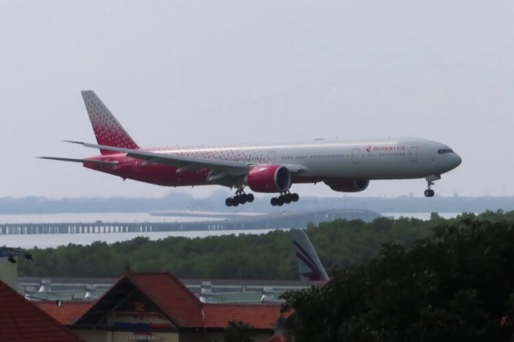 новость 23-05-2025 Врач из Рязани спасает двух пассажирок рейса Денпасар-Москва