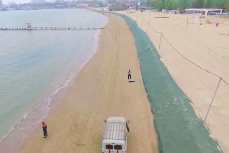 новость 11-05-2025 В Анапе спецмашины со звуковым сигналом выполняют патрулирование пляжей