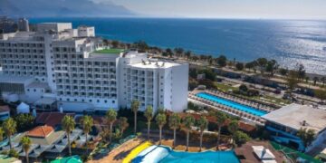 новость 15-05-2025 Жительница Омска получила рекордную компенсацию за травму в турецком отеле