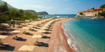 новость 07-06-2025 Как российским туристам лучше и дешевле добраться до Черногории