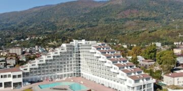 новость 08-06-2025 Российская туристка столкнулась с хаосом в отеле "Европа" в Гаграх