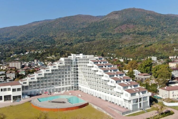 новость 08-06-2025 Российская туристка столкнулась с хаосом в отеле "Европа" в Гаграх