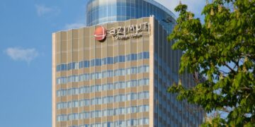 новость 12-06-2025 Пассажиры "Азимута" 15 часов метались между Москвой и Тбилиси