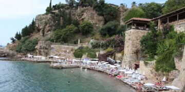 новость 10-06-2025 Один из старейших пляжей Антальи стал платным