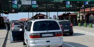 новость 16-07-2025 На польско-российской границе туристы стоят по 30 часов