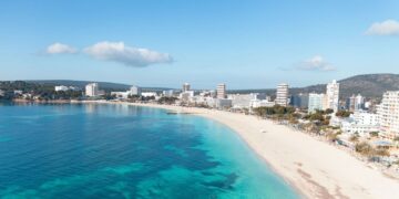 новость 08-07-2025 В Испании турист попал под винт моторной лодки и выжил