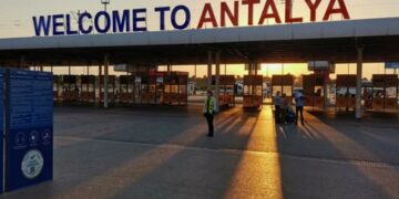 новость 05-07-2025 Россиян из-за потери на борту самолета паспортов депортировали из Турции