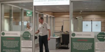 новость 26-07-2025 В Домодедово пресекли попытку ввоза драгоценных и полудрагоценных камней