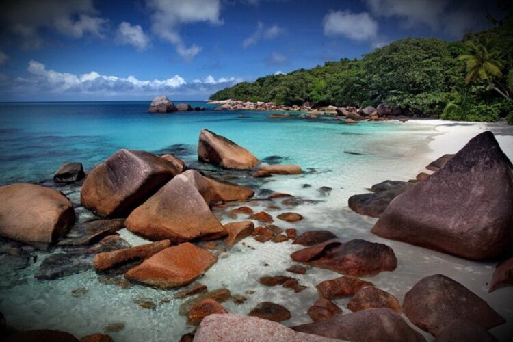 новость 11-08-2025 За эвакуацию тяжелобольного россиянина с Сейшел требуют 18 миллионов рублей