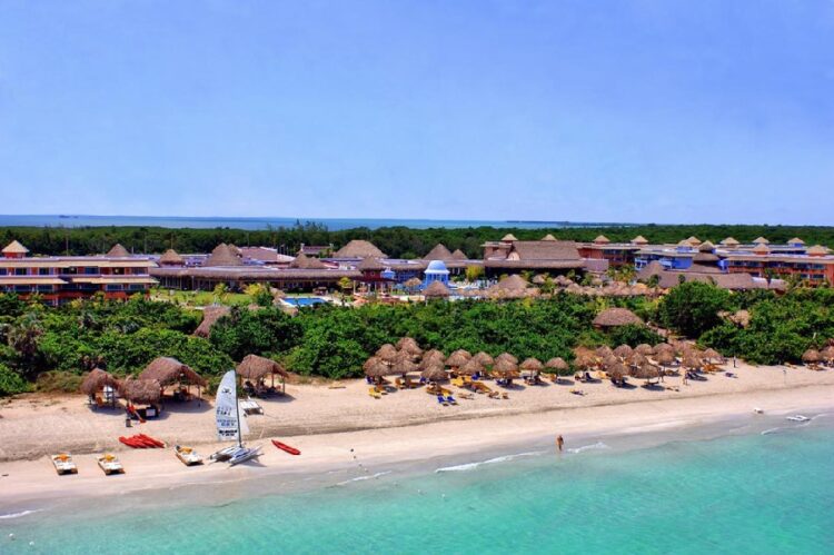 новость 06-08-2025 СМИ сообщают о массовом отравлении туристов в одном из отелей Кубы