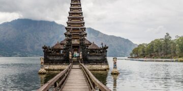 новость 04-08-2025 Посещение туристических достопримечательностей на Бали подорожает в два раза