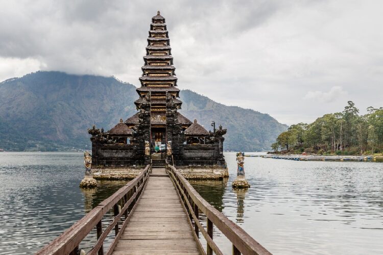 новость 04-08-2025 Посещение туристических достопримечательностей на Бали подорожает в два раза