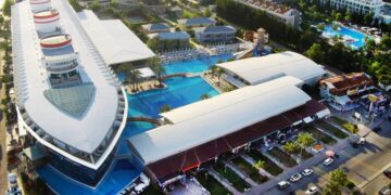 новость 27-09-2025 В одном из пятизвездочных отелей Турции обрушился потолок