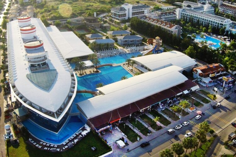 новость 27-09-2025 В одном из пятизвездочных отелей Турции обрушился потолок