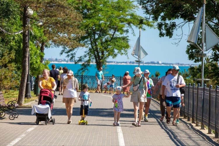 новость 21-09-2025 Из-за мазутного загрязнения турпоток в Анапу рухнул в два раза