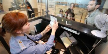 новость 25-09-2025 Участились случаи длительных проверок иностранцев в аэропортах