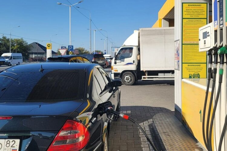 новость 30-09-2025 Перебои с топливом в Крыму омрачили отдых туристов