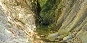 новость 17-09-2025 Из каньона реки Куапсе эвакуировали семью с младенцем