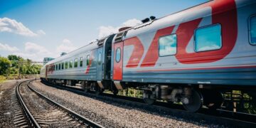 новость 25-09-2025 РЖД отказались возмещать пассажирке ее незапланированные траты из-за опоздания поезда