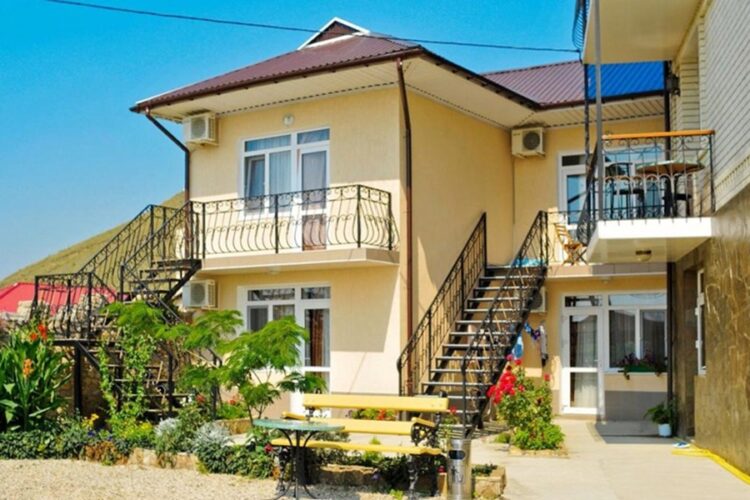 новость 07-10-2025 Владельцы гестхаусов в Крыму игнорируют легализацию