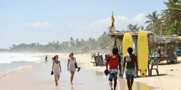 новость 15-10-2025 Туристы столкнулись с неразберихой: Шри-Ланка отложила введение новых визовых правил