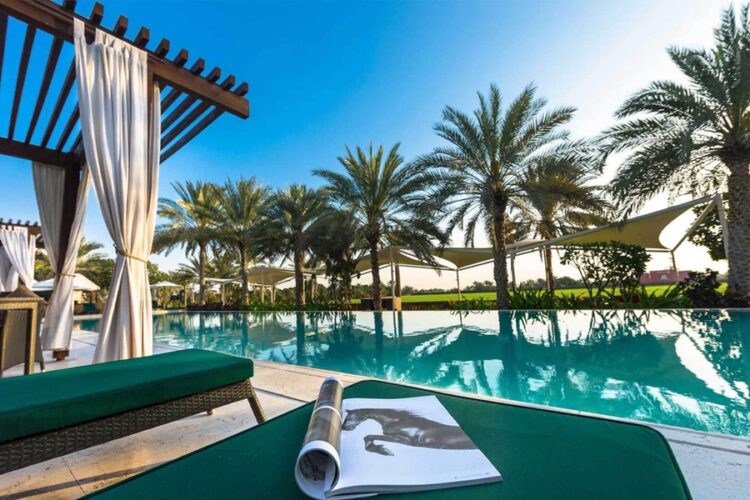 новость 21-10-2025 Туристы столкнулись с резким ростом цен и дефицитом номеров в ОАЭ