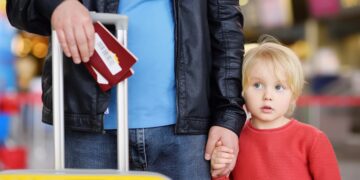 новость 25-10-2025 Правила выезда за границу для детей до 14 лет ужесточаются