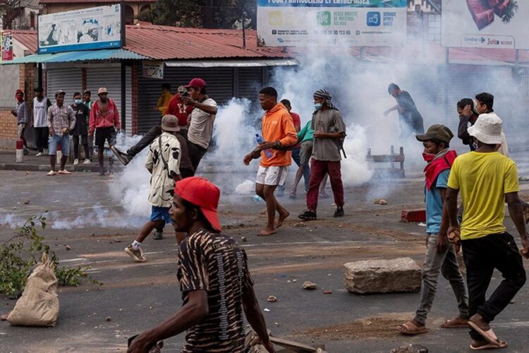 новость 03-10-2025 Российские туристы застряли на территории Мадагаскара из-за протестов