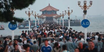 новость 08-10-2025 Россиян в Китае застал врасплох массовый наплыв внутренних туристов