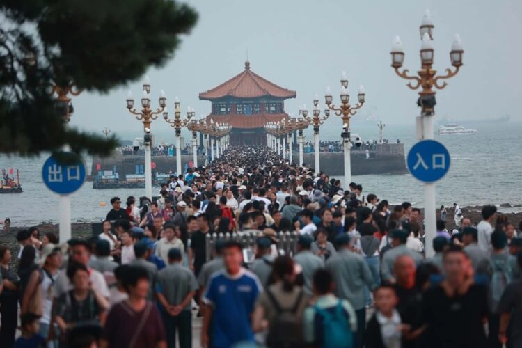 новость 08-10-2025 Россиян в Китае застал врасплох массовый наплыв внутренних туристов